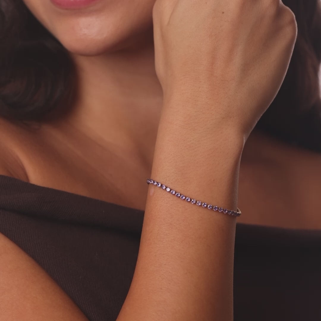 personalised womens jewellery in gold on model 